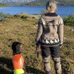 Småviltgenseren brun modell høy hals - Pudderpiken